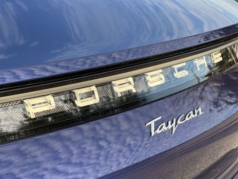 Used 2021 Porsche Taycan image 10