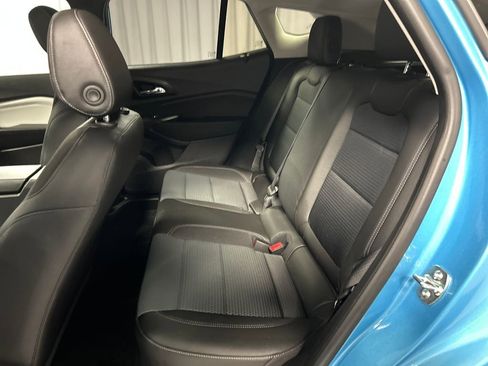 Used 2025 Chevrolet Trax LT w/ Sunroof Package FWD image 24