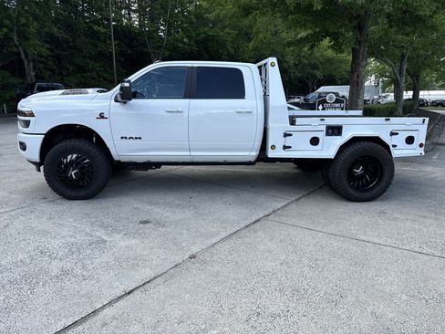 New 2026 RAM 3500 Laramie AWD/4WD image 4
