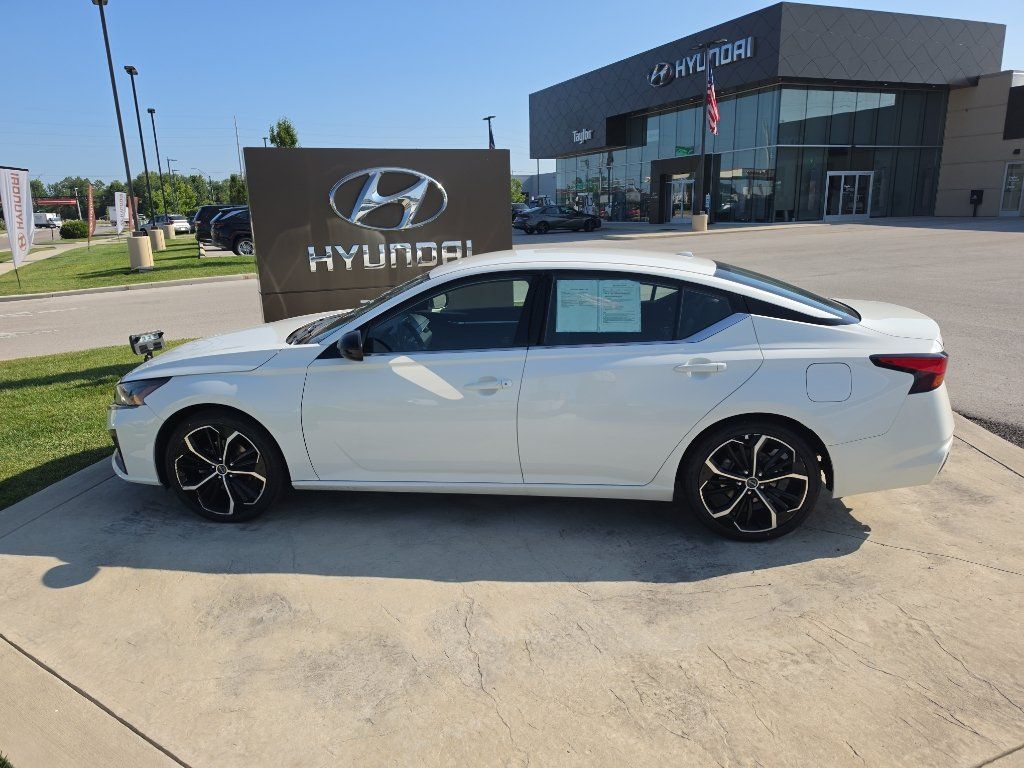 Used 2024 Nissan Altima 2.5 SR FWD image 8