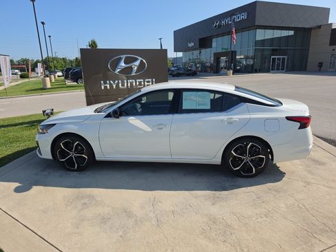 Used 2024 Nissan Altima 2.5 SR FWD image 8