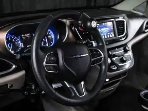 Used 2018 Chrysler Pacifica Touring Plus w/ Tire & Wheel Group image 20