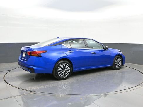 Used 2025 Nissan Altima 2.5 SV image 15