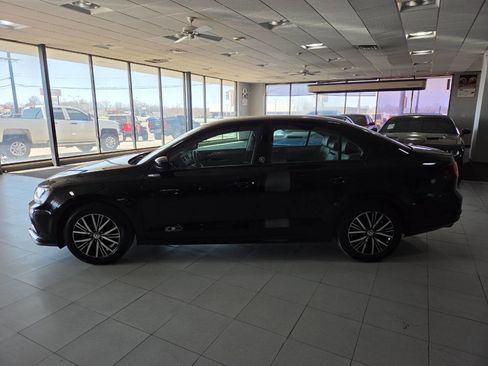 Used 2018 Volkswagen Jetta Wolfsburg Edition image 4