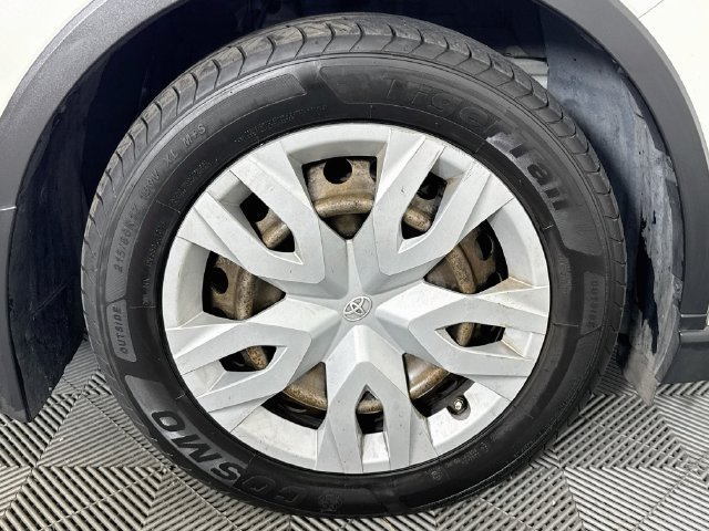 Used 2020 Toyota C-HR LE FWD image 28