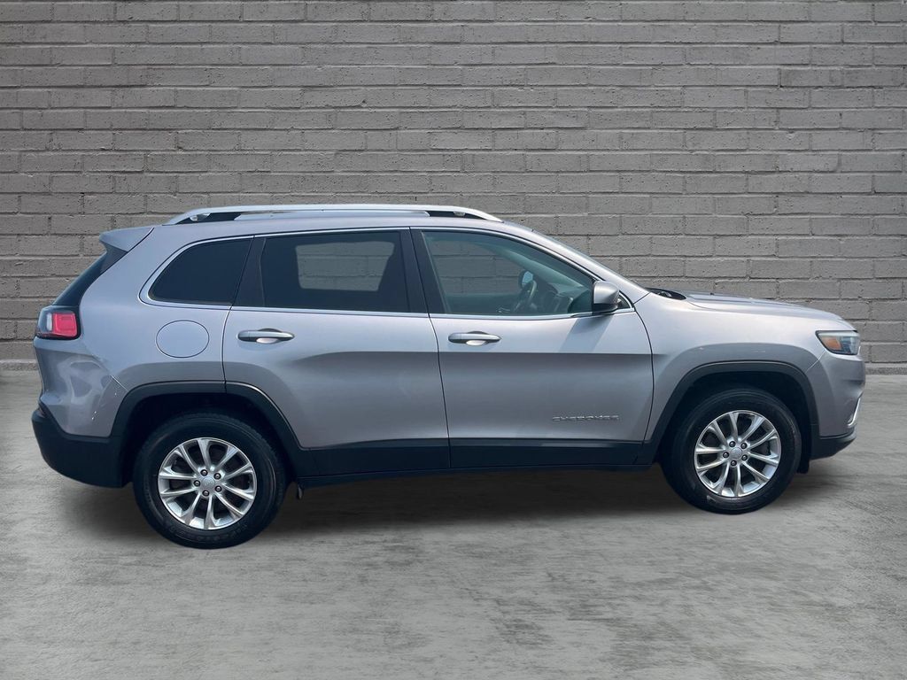 Used 2019 Jeep Cherokee Latitude w/ Popular Appearance Group AWD/4WD image 6