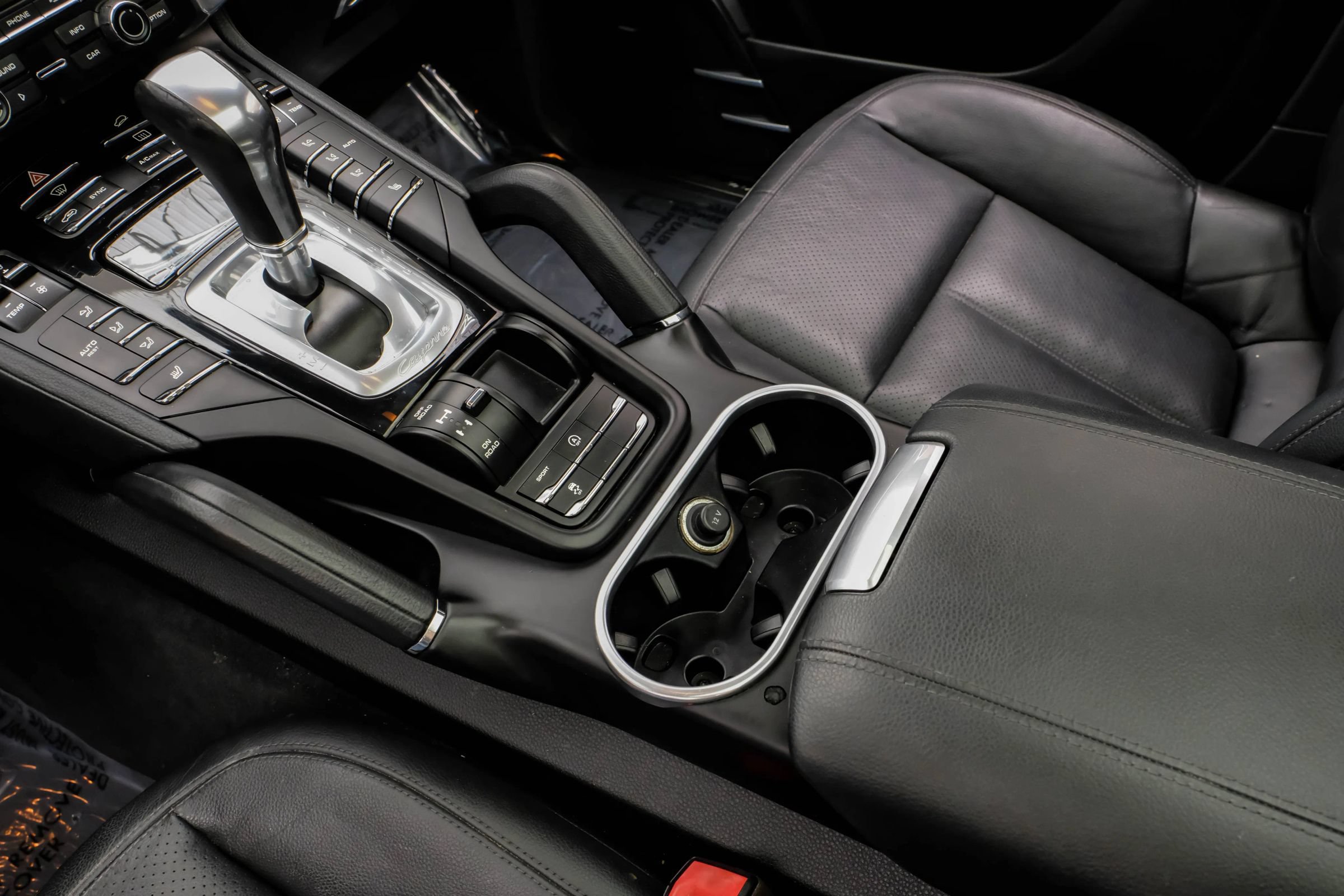 Used 2016 Porsche Cayenne AWD/4WD image 24