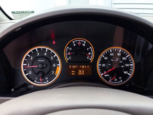 Used 2014 Nissan Titan SV w/ SV Premium Utility Package image 23