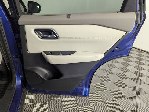 Used 2021 Nissan Rogue SL image 34