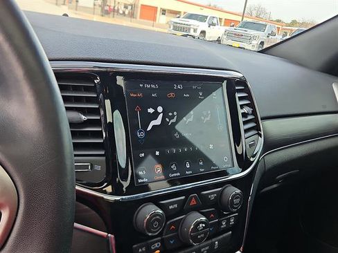 Used 2019 Jeep Grand Cherokee Limited image 17