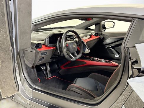 Used 2024 Lamborghini Revuelto image 12