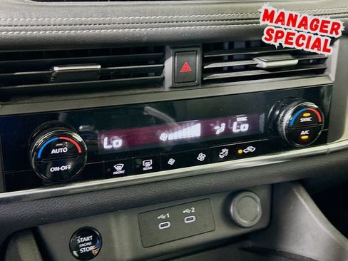 Used 2024 Nissan Rogue SV FWD image 17