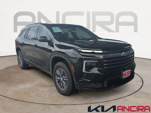 Used 2026 Chevrolet Traverse LT FWD image 1