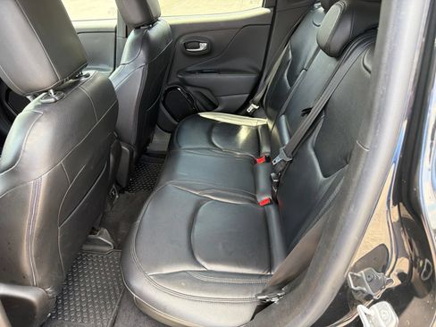 Used 2016 Jeep Renegade Latitude AWD/4WD image 27