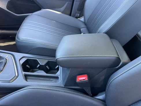 Used 2024 Volkswagen Tiguan SE image 13