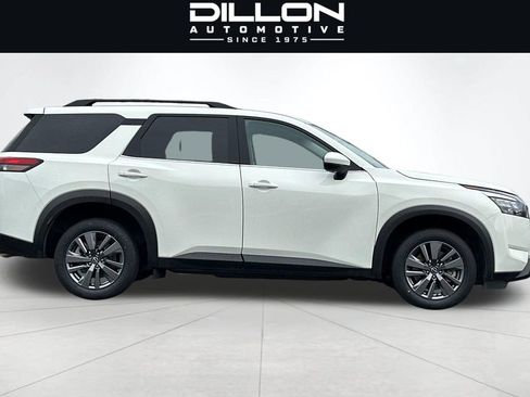 Used 2024 Nissan Pathfinder SV AWD/4WD image 3