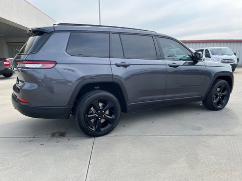 Used 2023 Jeep Grand Cherokee L Laredo AWD/4WD image 3