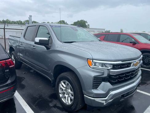 Used 2023 Chevrolet Silverado 1500 LT AWD/4WD image 2