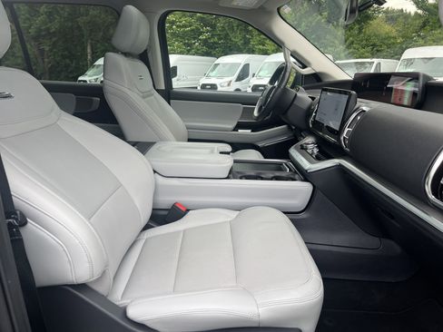 Used 2025 Ford Expedition Max Platinum AWD/4WD image 21