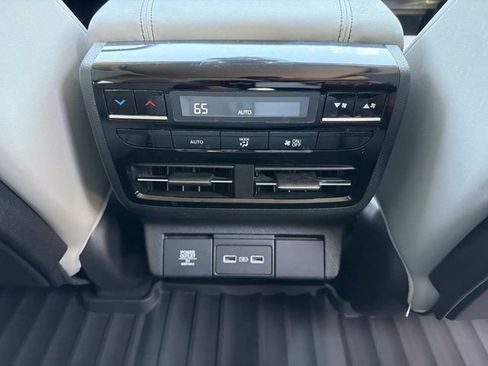 Used 2024 Acura MDX SH-AWD w/ Technology Package image 21