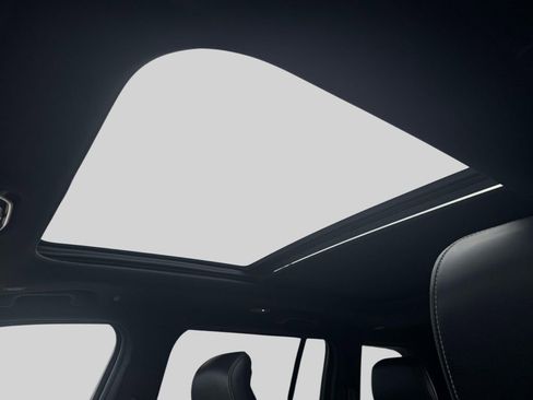 Used 2023 Jeep Grand Cherokee Overland w/ Luxury Tech Group IV image 19