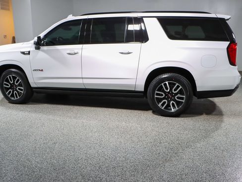 Used 2023 GMC Yukon XL AT4 image 10