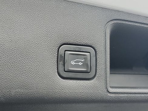 Certified 2019 GMC Terrain SLT w/ Preferred Package AWD/4WD image 9