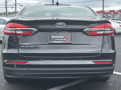 Used 2019 Ford Fusion SE FWD image 5