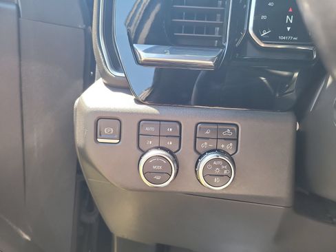 Used 2022 GMC Sierra 1500 SLT AWD/4WD image 17