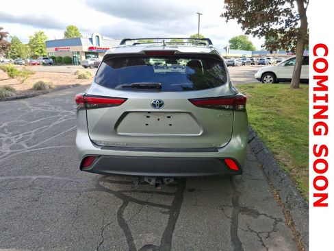 Used 2021 Toyota Highlander XLE AWD/4WD image 7