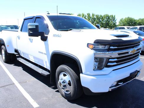 Used 2023 Chevrolet Silverado 3500 High Country AWD/4WD image 3