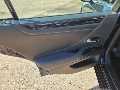 Used 2019 Lexus ES 350 w/ Luxury Package image 12