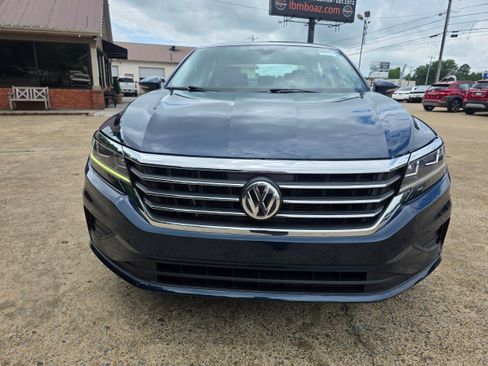 Used 2021 Volkswagen Passat 2.0T SE FWD image 2