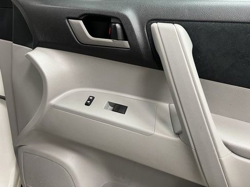 Used 2013 Toyota Highlander Plus image 62