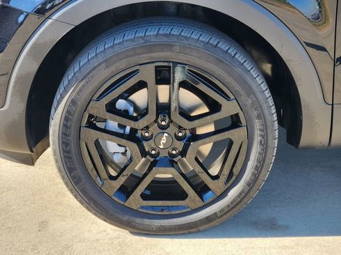 Certified 2024 Kia Telluride EX X-Line image 12