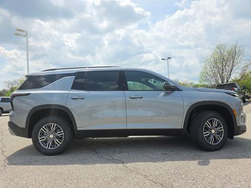 New 2026 Chevrolet Traverse LT w/ Driver Confidence Package AWD/4WD image 17