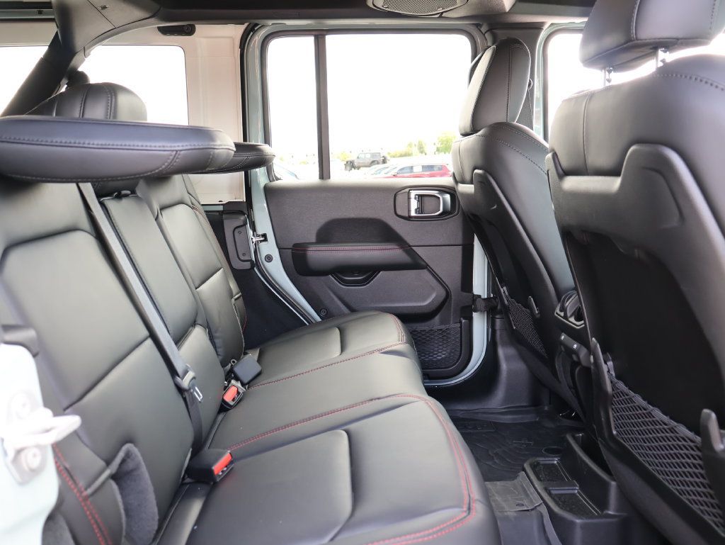 Used 2024 Jeep Wrangler Unlimited Rubicon w/ Technology Group AWD/4WD image 11