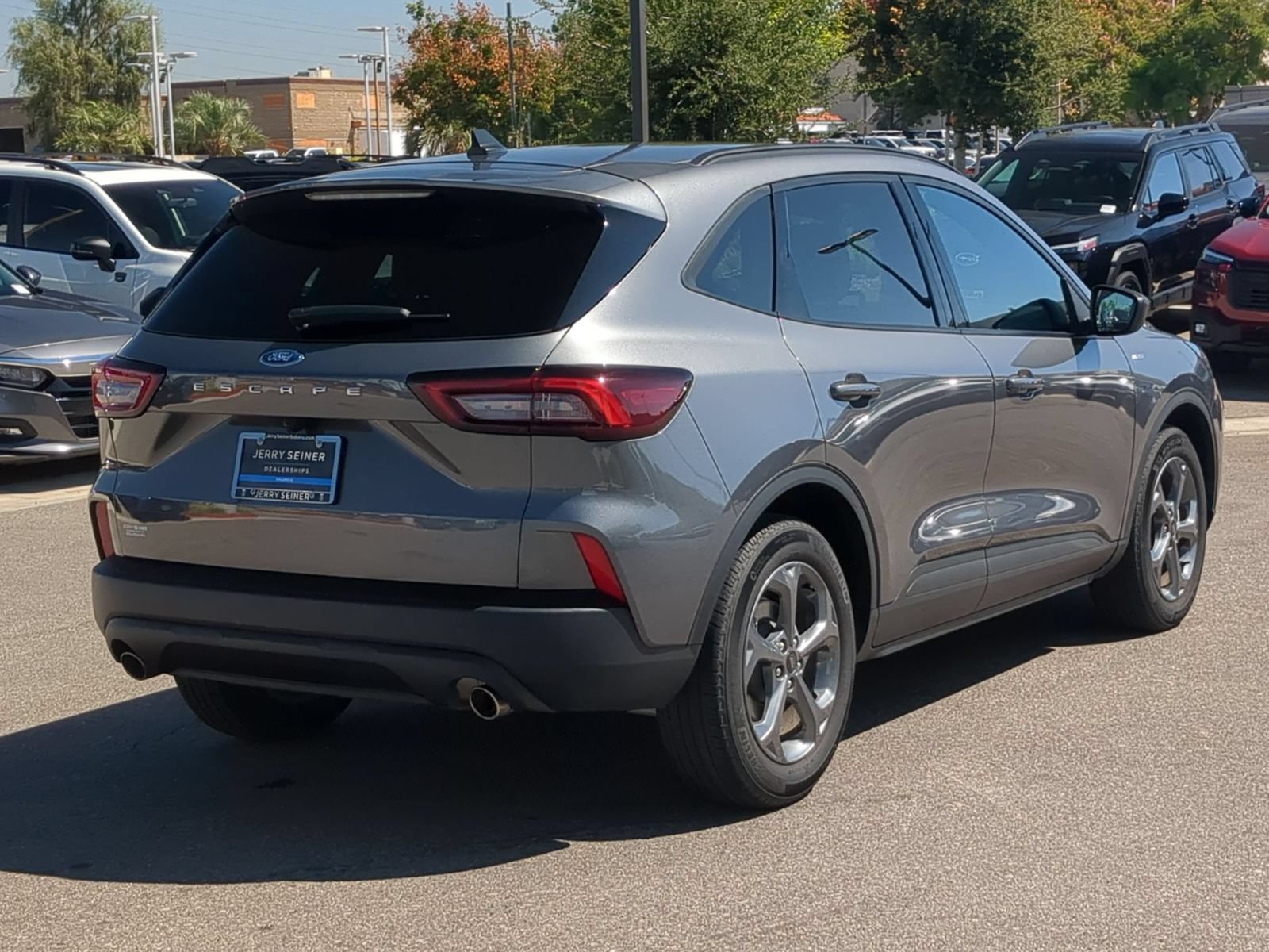 Used 2025 Ford Escape ST-Line FWD image 5