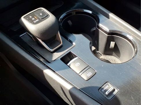 Used 2024 Nissan Rogue SV FWD image 11