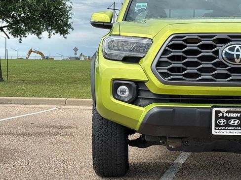 Used 2023 Toyota Tacoma TRD Off-Road AWD/4WD image 4