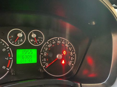 Used 2010 Ford Transit Connect XL image 12