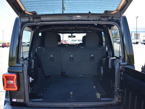 Used 2023 Jeep Wrangler Unlimited Rubicon w/ LED Lighting Group AWD/4WD image 7