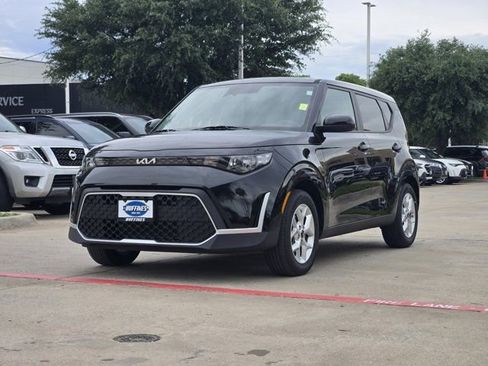 Certified 2025 Kia Soul LX w/ LX Technology Package FWD image 3