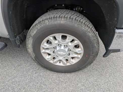 Used 2020 Chevrolet Silverado 2500 LTZ w/ Technology Package AWD/4WD image 9