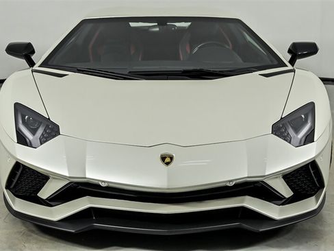 Used 2017 Lamborghini Aventador S AWD/4WD image 4