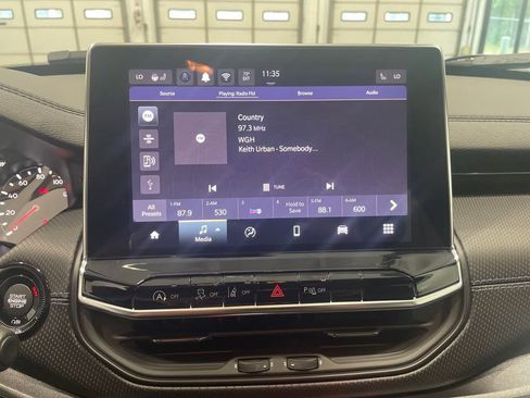 Used 2025 Jeep Compass Limited w/ Sun & Sound Group image 15