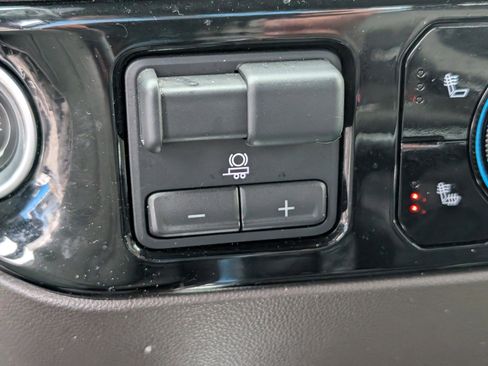 Used 2023 Chevrolet Silverado 1500 LT Trail Boss w/ LT Trail Boss Premium Package image 26