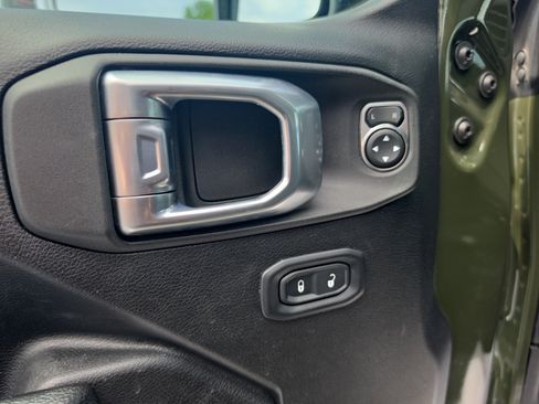 Used 2022 Jeep Wrangler Sport AWD/4WD image 16