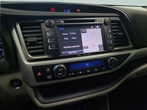 Used 2019 Toyota Highlander XLE AWD/4WD image 34