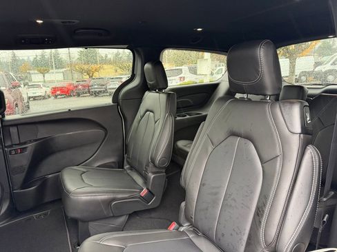 New 2026 Chrysler Pacifica Select FWD image 27
